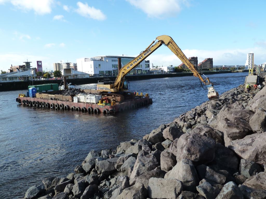 Long reach excavator barge Gallery Image