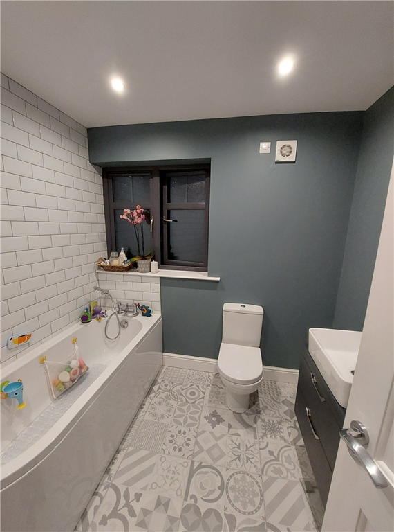 Bathroom painting Gallery Image